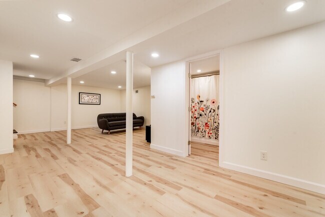 Foto del edificio - 35 Alpha Dr