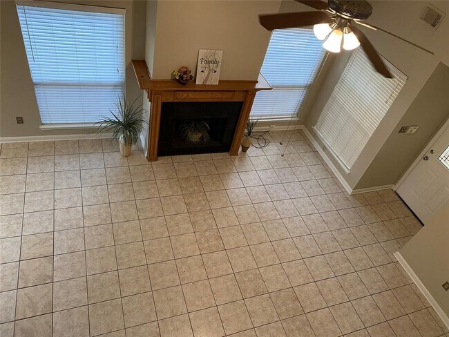Building Photo - 2415 Poco Dr