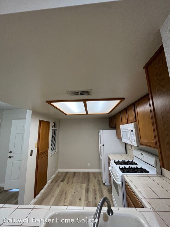 Building Photo - 2 br, 2 bath House - 19061 Elm Dr.
