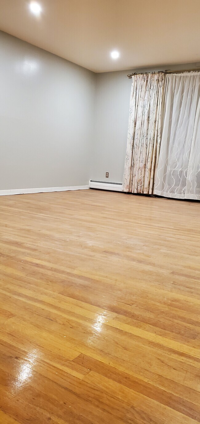 Living Room - 212 Sussex St
