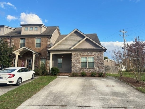 Building Photo - 112 NE Bellingham Dr