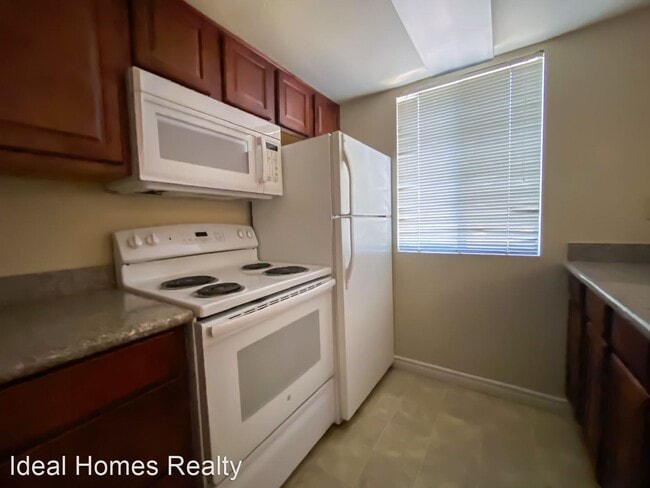 Building Photo - 4421 Alexis Dr