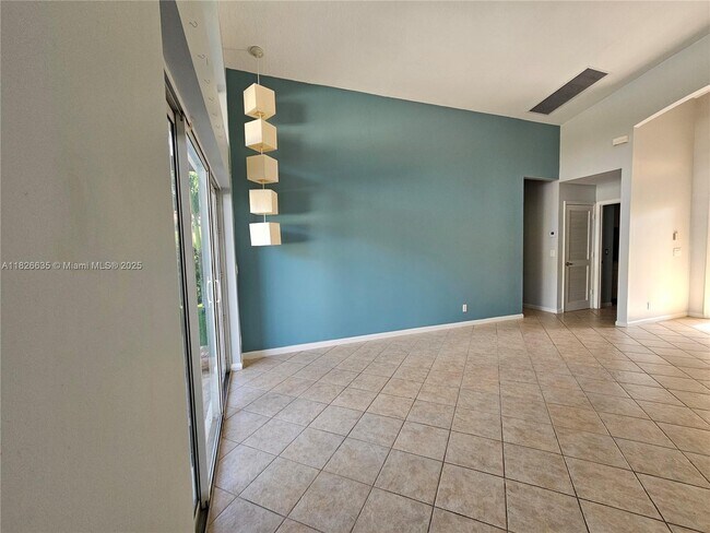 Foto del edificio - 743 SW 190th Ave