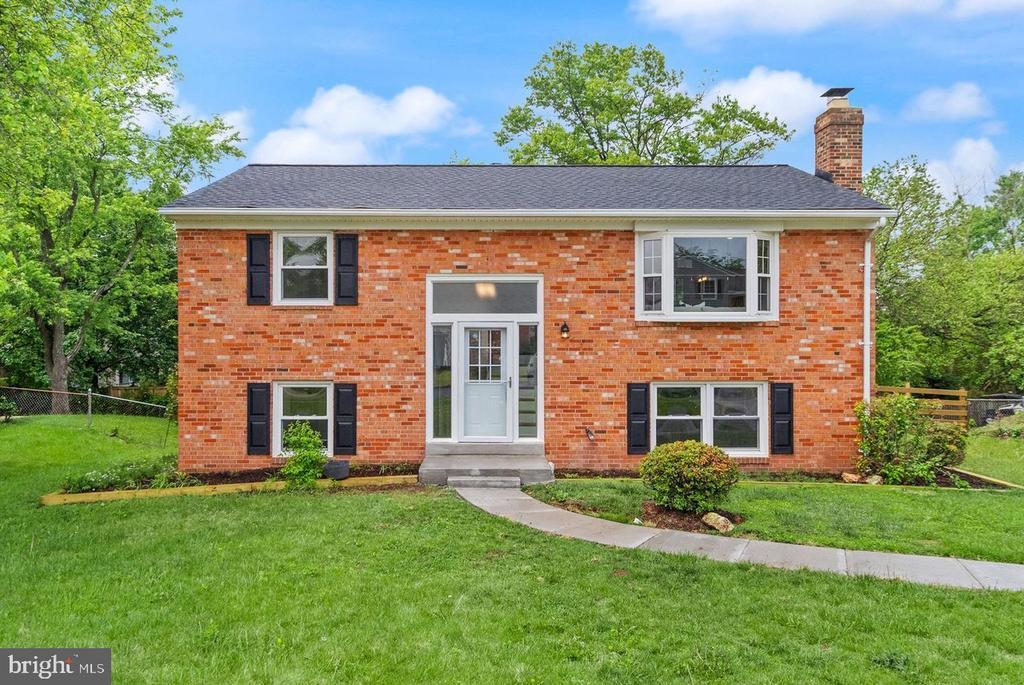 Primary Photo - 4010 Mapleton Dr