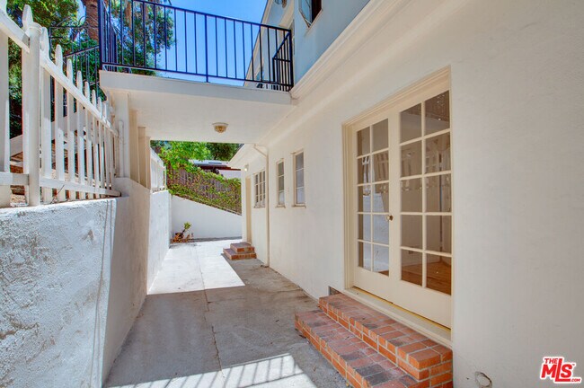Foto del edificio - 10309 Chrysanthemum Ln