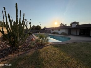 Building Photo - 3013 S Fairway Dr