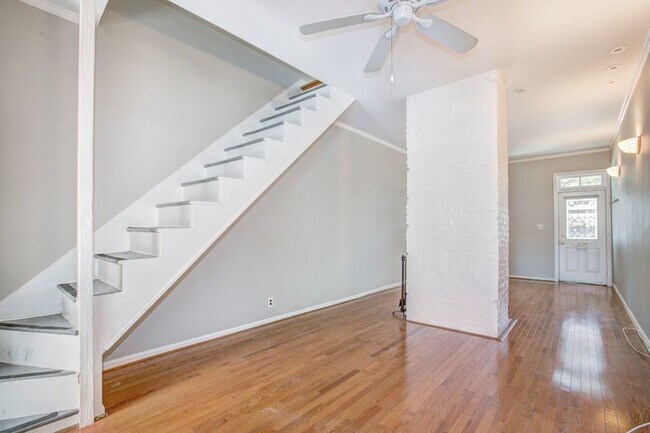 Foto del edificio - Sweet and Charming Shaw Rowhome! Parking I...