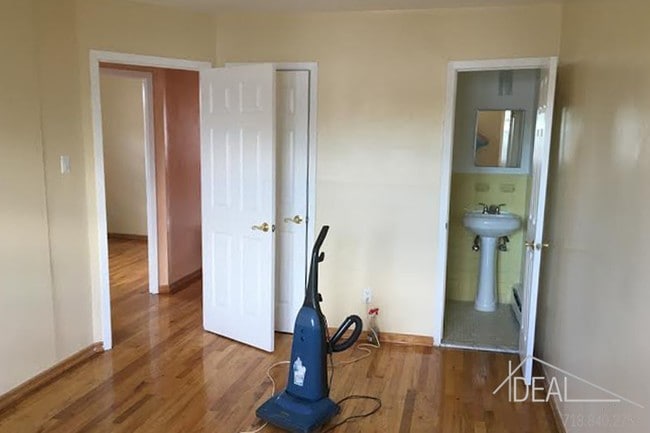 Building Photo - Huge 3br/1.5ba w/driveway in Gravesend