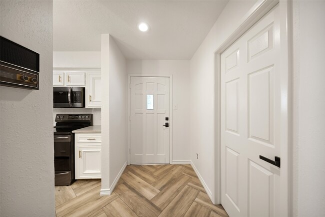 Building Photo - 20291 Sunny Shores Dr