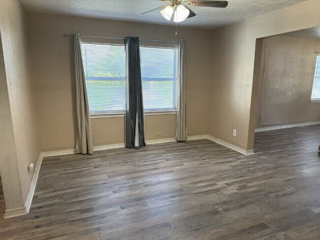 Foto del edificio - Charming 3 Bed, 1 Bath Home