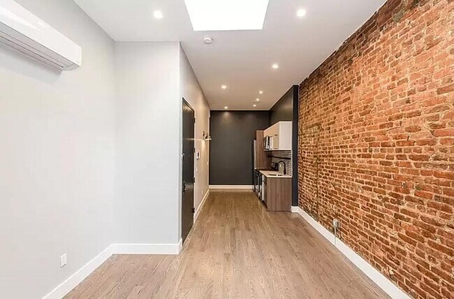 Building Photo - 360 Palmetto St