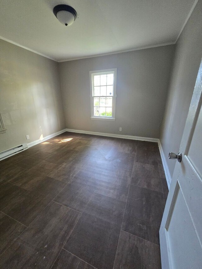 Building Photo - 3 bed 1 bath home