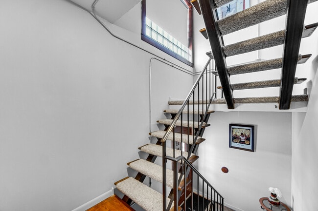 Building Photo - 403 Prairie Ave 1