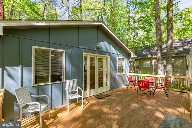Building Photo - 303 Wilderness Dr