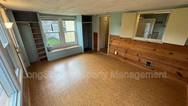 Building Photo - 1137 NW 13th St