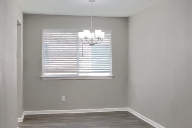 Foto del edificio - 10210 Rippling Fields Dr