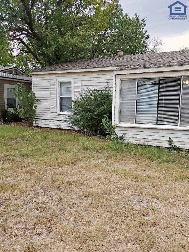 Building Photo - 2722 SW I Ave