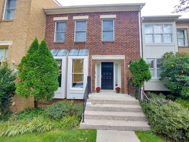 Foto del edificio - Gorgeous 2BR/3.5BTH Townhome in desirable Neighborhood of StoneyBrook in Rockville