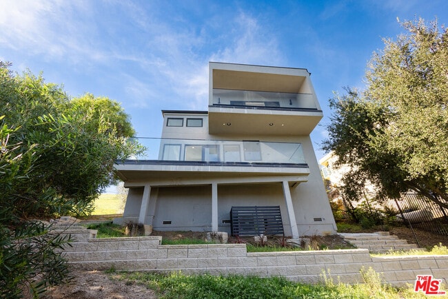 Foto del edificio - 26349 Fairside Rd