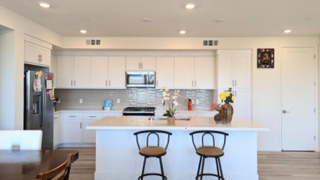 Building Photo - 3873 Quantum Dr