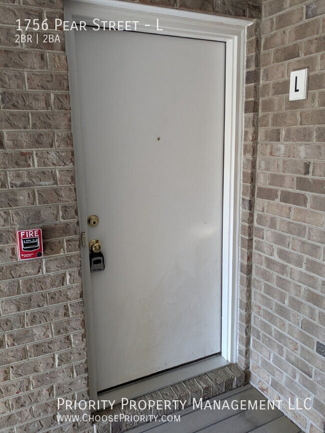 Photo - 1756 Pear St Apartment