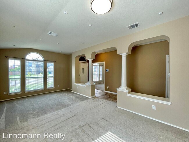 Building Photo - 3 br, 2.5 bath House - 229 Memory Lane