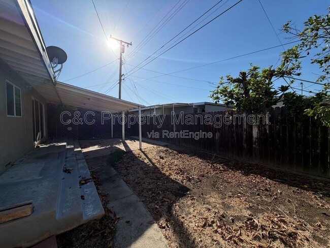Building Photo - 9927 Overest Ave