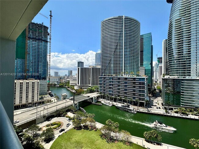 Building Photo - 475 Brickell Ave
