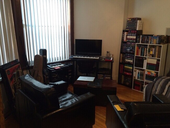 Building Photo - 39 Hemenway St