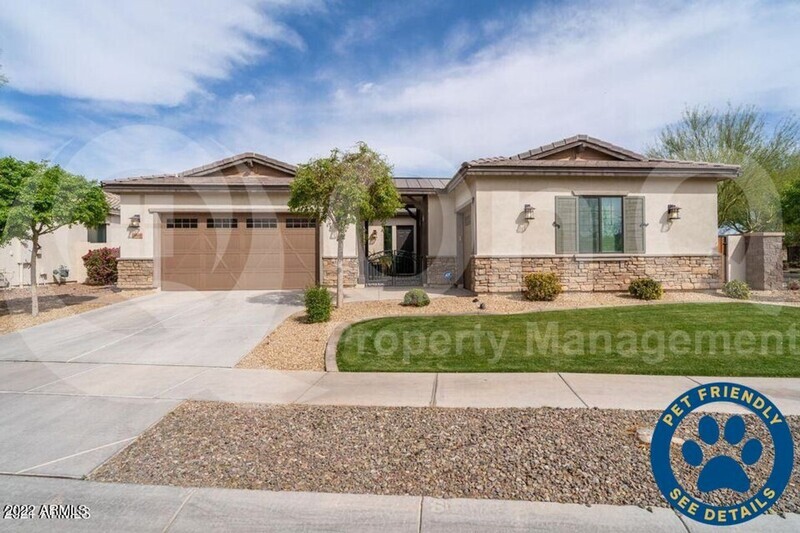 Foto principal - 3860 E Horseshoe Pl