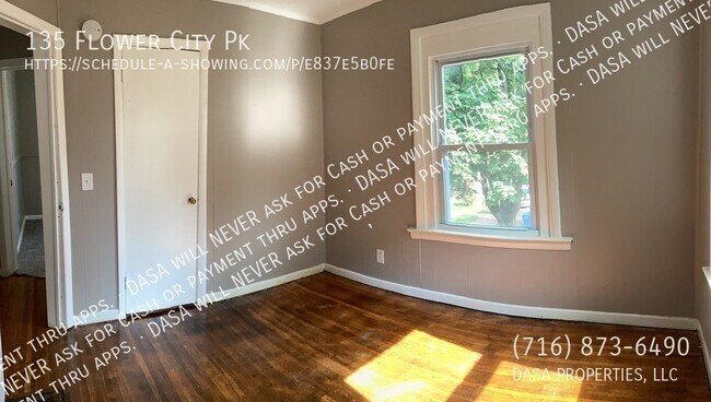 Foto del edificio - 135 Flower - 4 Bed / 1 Bath