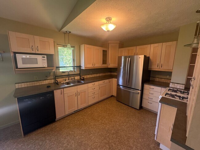 Foto del edificio - 1574 76th St SW