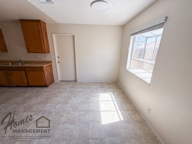 Building Photo - Homes Management - 3 Bed, 2 Bath San Marcos Home