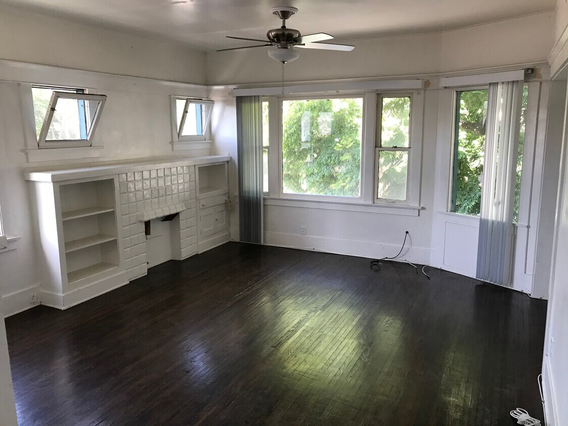 Primary Photo - 1111 Orizaba Ave
