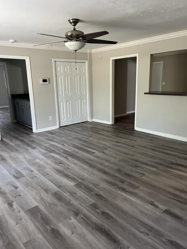 Foto del edificio - 2127 Silverdale Rd