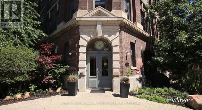 Building Photo - 183-183 Dovercourt Rd