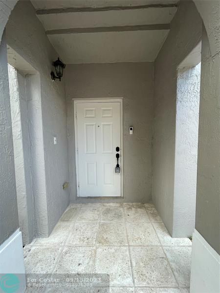 Foto del edificio - 4951 SW 140th Terrace