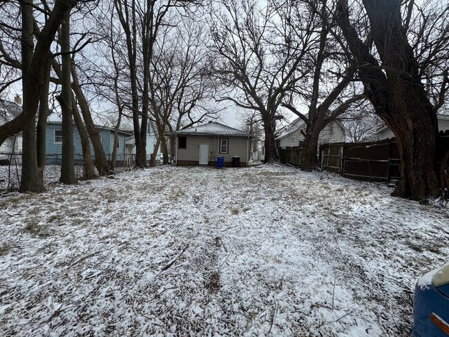 Foto del edificio - 1311 N Walnut Grove Ave