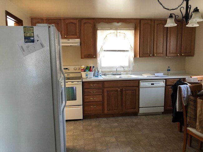 Building Photo - 1400 Katers Dr