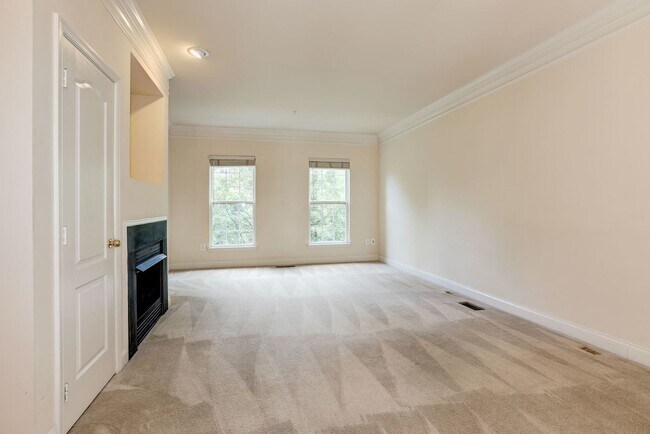 Foto del edificio - 3 Bed 3.5 Bath - Silver Spring Townhouse -...