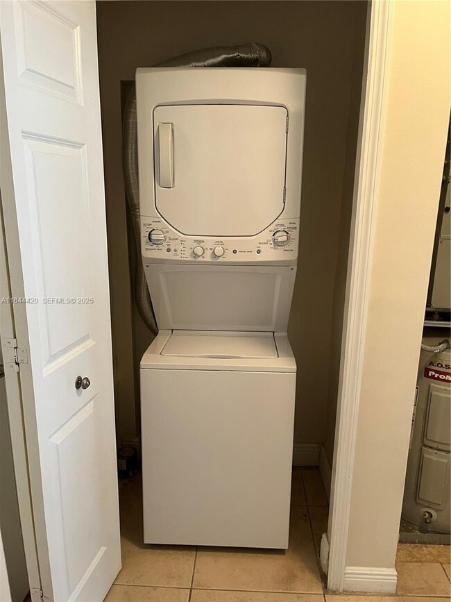 Building Photo - 888 Douglas Rd