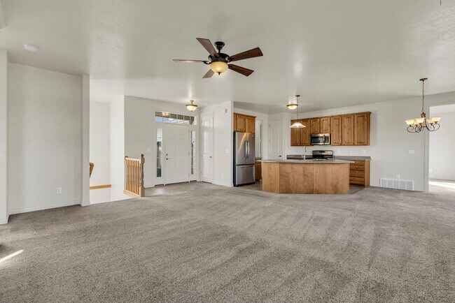 Foto del edificio - Charming Midway Home - Available Now!