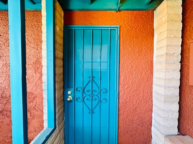 Building Photo - Spanish Adobe Casita in the Heart of Downt...
