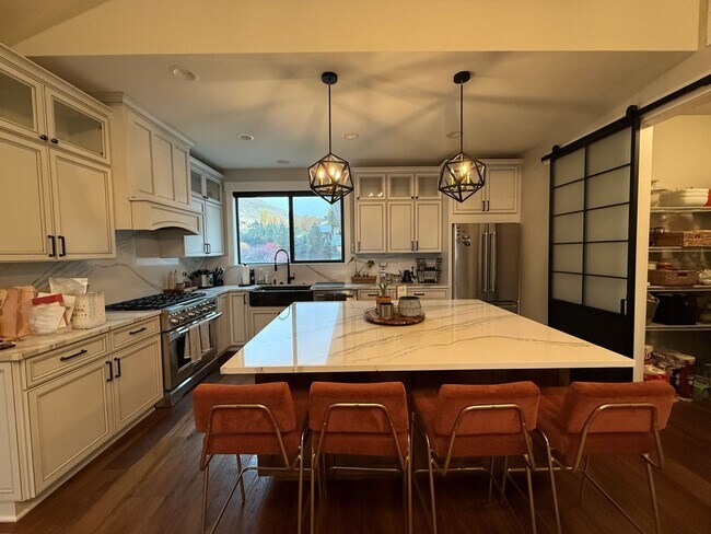 Foto del edificio - Now renting 4 bedroom Luxury House, stillporoperties.com