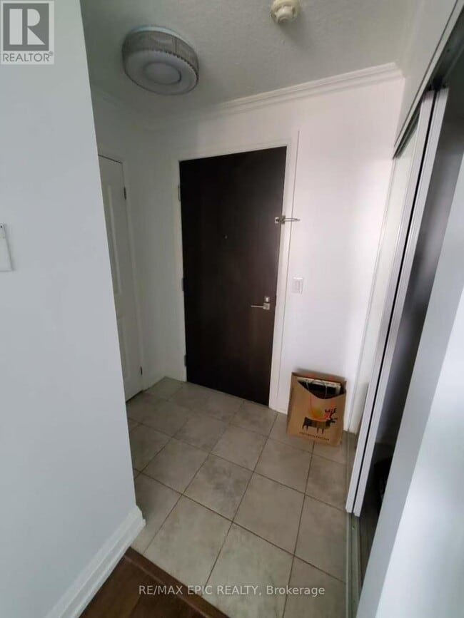 Building Photo - 1070 Sheppard Ave W