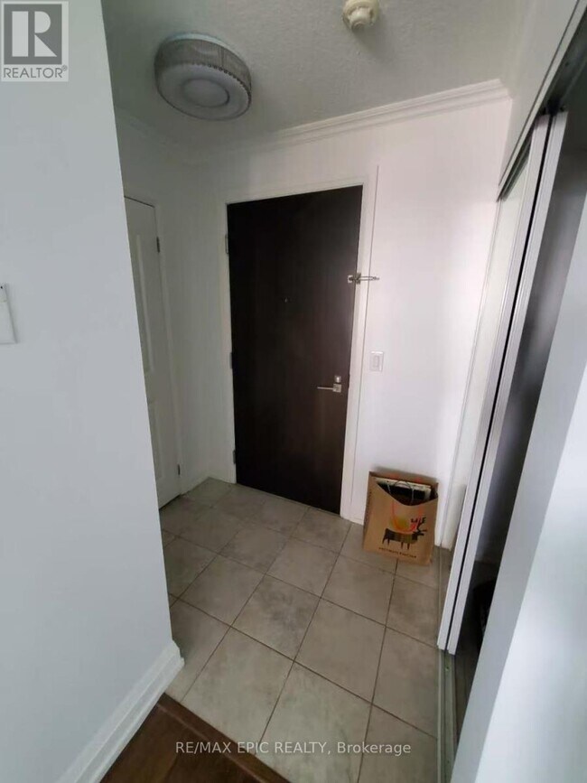 Photo du bâtiment - 1070 Sheppard Ave W