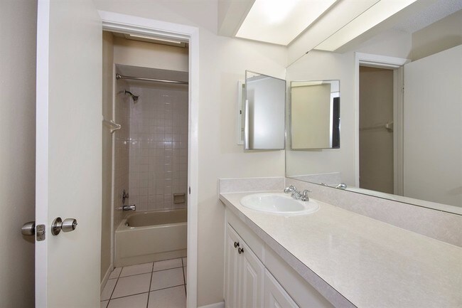 Building Photo - 4316 Suntree Blvd