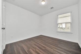 Building Photo - 10306 White Fir Villa Ave