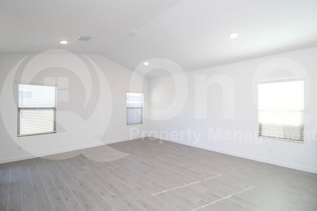 Building Photo - 7869 N 80 Dr