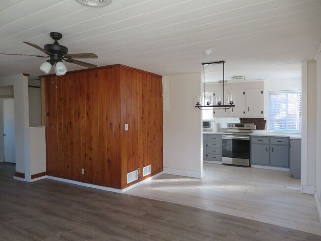 Building Photo - Colonial Heights Virginia